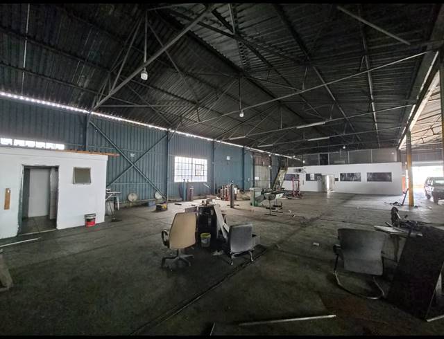 1,108M² WAREHOUSE TO LET IN WADEVILLE